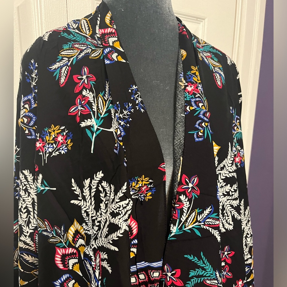 WOMEN’S SHAWL WRAP PONCHO LIGHTWEIGHT BLACK FLORAL KOLLIE MORE  NWT